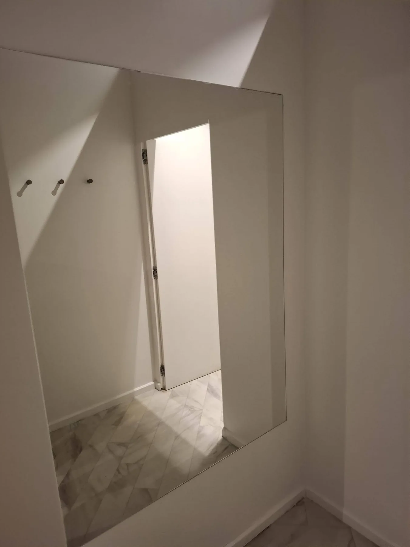 Ecoalf Marbella womenswear fitting room mirror during installation